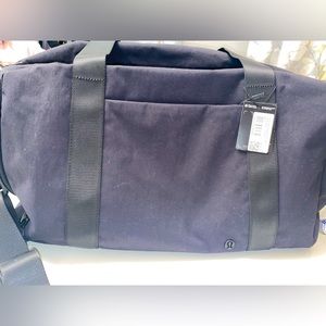 Lululemon Atletica Command the Day Large Duffle Bag 37L